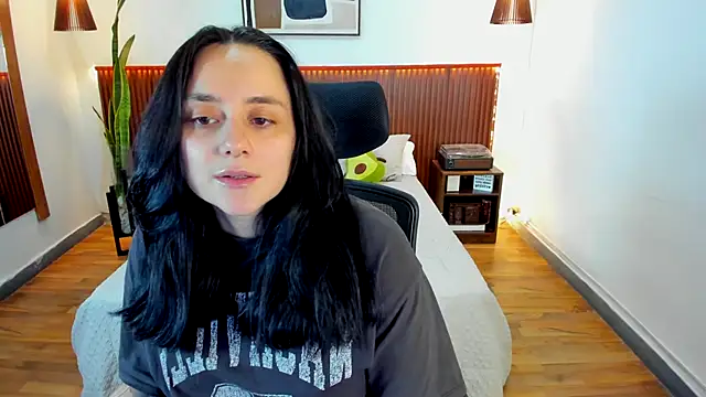 Snapshot of KatherineBond chatting on October 2025 07:44:02 PM KatherineBond online show from October 2025 07:44:02 PM