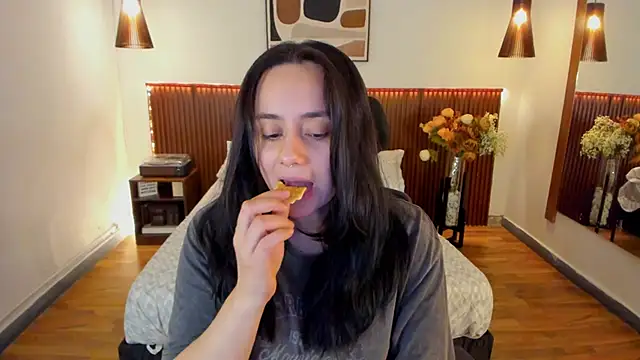 Snapshot of KatherineBond chatting on May 2026 08:29:02 PM KatherineBond online show from May 2026 08:29:02 PM