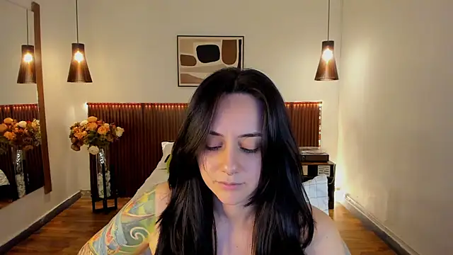 Snapshot of KatherineBond chatting on June 2026 07:22:01 PM KatherineBond online show from June 2026 07:22:01 PM