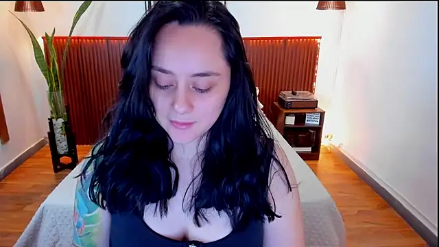 Snapshot of KatherineBond chatting on September 2025 07:43:02 PM KatherineBond online show from September 2025 07:43:02 PM