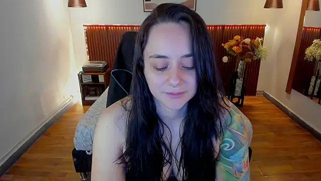 Snapshot of KatherineBond chatting on May 2026 07:06:02 PM KatherineBond online show from May 2026 07:06:02 PM
