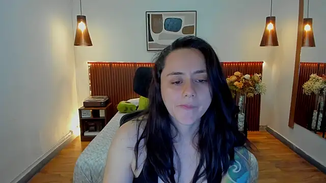 Snapshot of KatherineBond chatting on May 2026 07:12:02 PM KatherineBond online show from May 2026 07:12:02 PM