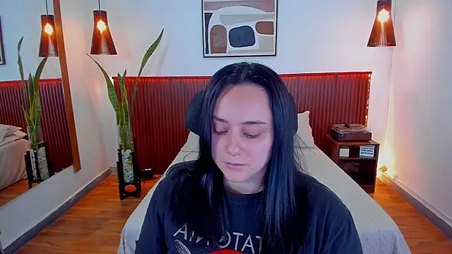Snapshot of KatherineBond chatting on September 2025 07:46:02 PM KatherineBond online show from September 2025 07:46:02 PM