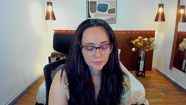 Snapshot of KatherineBond chatting on May 2026 06:45:01 PM KatherineBond online show from May 2026 06:45:01 PM