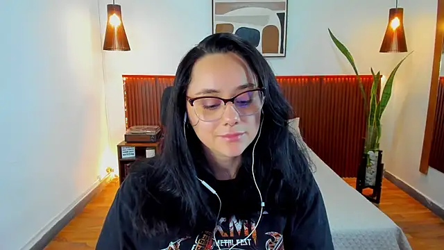 Snapshot of KatherineBond chatting on October 2025 07:39:02 PM KatherineBond online show from October 2025 07:39:02 PM