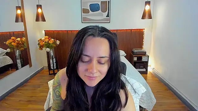 Snapshot of KatherineBond chatting on June 2026 06:07:02 PM KatherineBond online show from June 2026 06:07:02 PM
