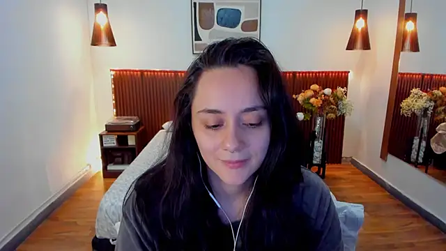 Snapshot of KatherineBond chatting on May 2026 07:10:01 PM KatherineBond online show from May 2026 07:10:01 PM