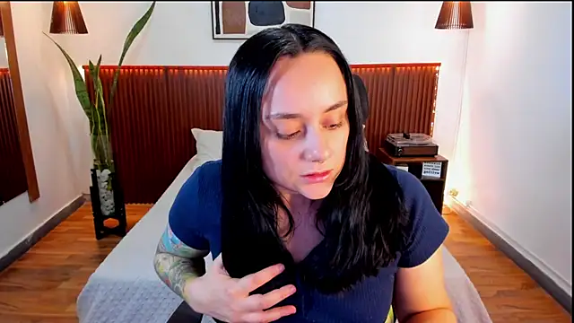Snapshot of KatherineBond chatting on September 2025 08:00:01 PM KatherineBond online show from September 2025 08:00:01 PM