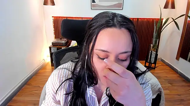 KatherineBond online show from February 2026 07:32:01 PM