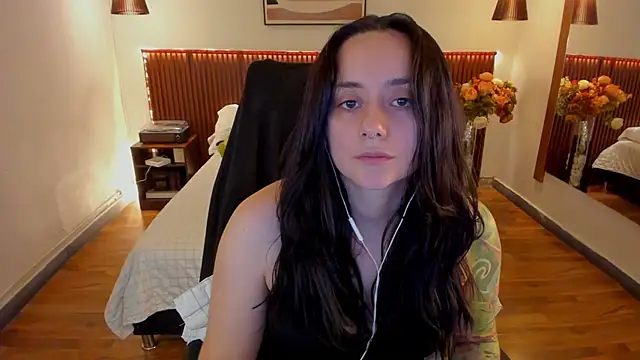 Snapshot of KatherineBond chatting on June 2026 07:40:02 PM KatherineBond online show from June 2026 07:40:02 PM