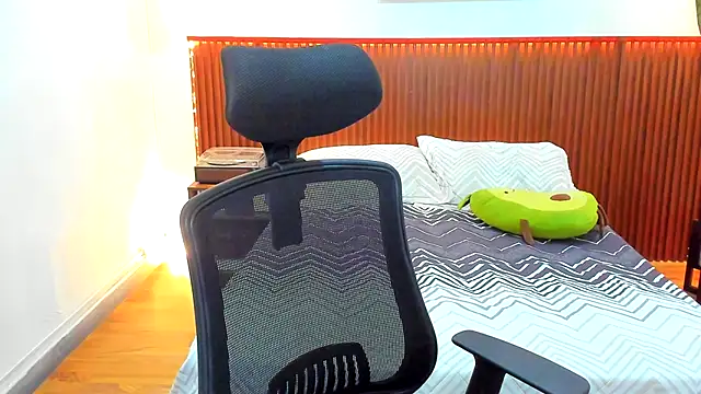 KatherineBond online show from December 2025 07:31:01 PM