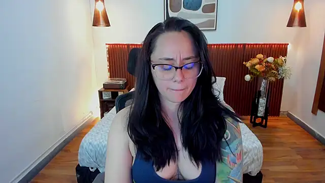 Snapshot of KatherineBond chatting on May 2026 07:28:02 PM KatherineBond online show from May 2026 07:28:02 PM