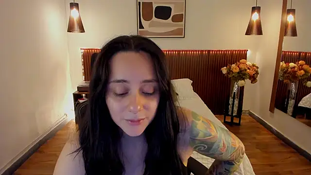 Snapshot of KatherineBond chatting on May 2026 06:02:02 PM KatherineBond online show from May 2026 06:02:02 PM
