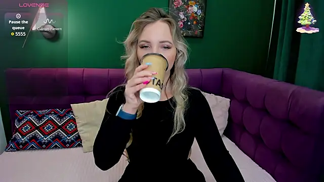 EvaMoran online show from October 2025 01:40:01 AM