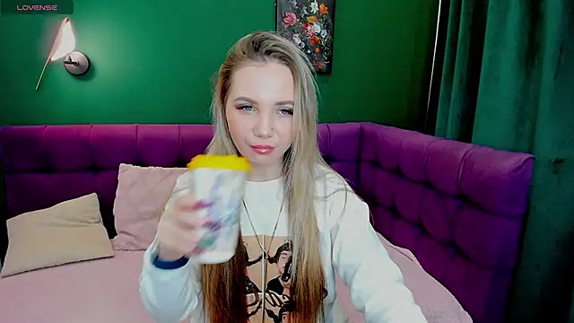 EvaMoran online show from November 2025 01:31:02 AM