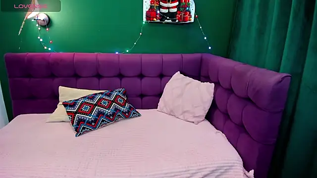 EvaMoran online show from December 2025 01:43:01 AM