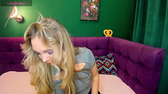 EvaMoran online show from October 2025 01:53:01 AM