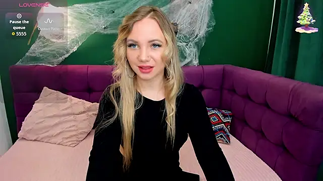 EvaMoran online show from October 2025 01:37:02 AM