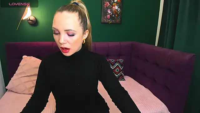 EvaMoran online show from November 2025 02:17:01 AM