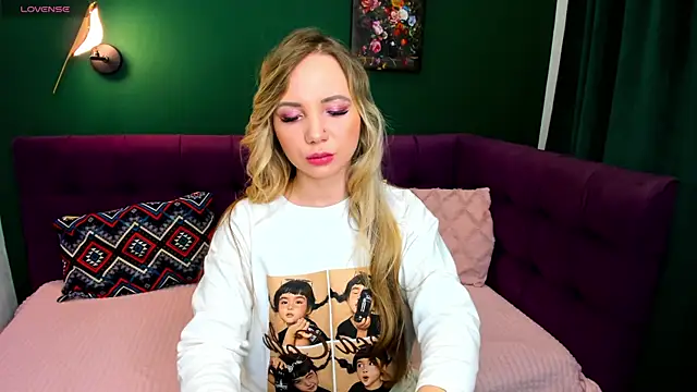 EvaMoran online show from November 2025 01:43:02 AM