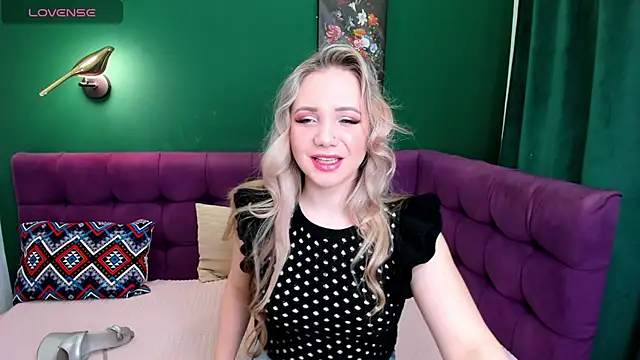 EvaMoran online show from April 2026 01:53:01 AM