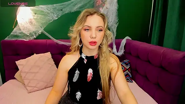 EvaMoran online show from October 2025 01:38:02 AM