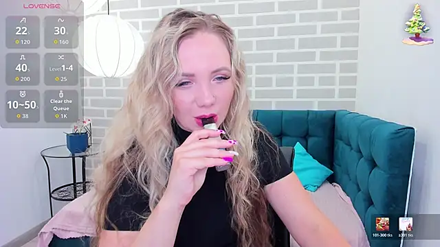 Snapshot of EvaMoran chatting on June 2026 01:44:02 AM EvaMoran online show from June 2026 01:44:02 AM