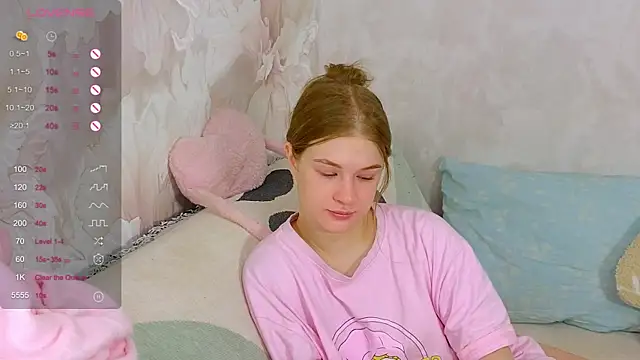 Snapshot of TrissMerigold9 chatting on November 2025 09:08:01 AM TrissMerigold9 online show from November 2025 09:08:01 AM