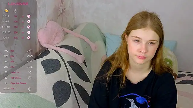 Snapshot of TrissMerigold9 chatting on November 2025 08:31:01 PM TrissMerigold9 online show from November 2025 08:31:01 PM