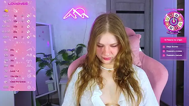 TrissMerigold9 online show from February 2026 07:44:01 AM