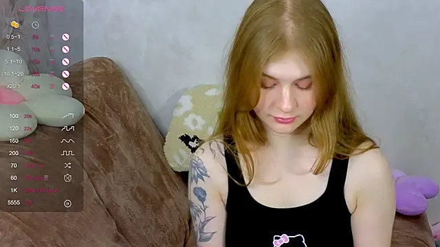 Snapshot of TrissMerigold9 chatting on October 2025 07:14:01 PM TrissMerigold9 online show from October 2025 07:14:01 PM