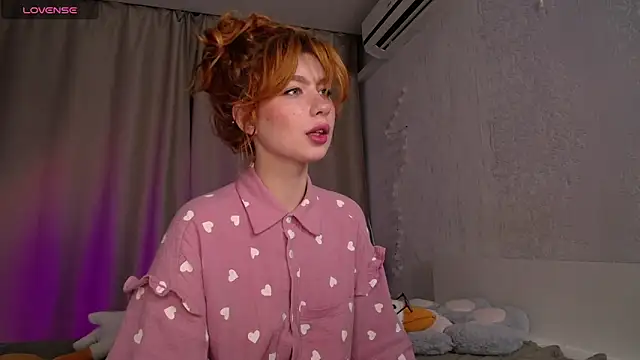 Snapshot of Evaa_Moonn_ chatting on September 2025 11:27:01 PM Evaa Moonn  online show from September 2025 11:27:01 PM