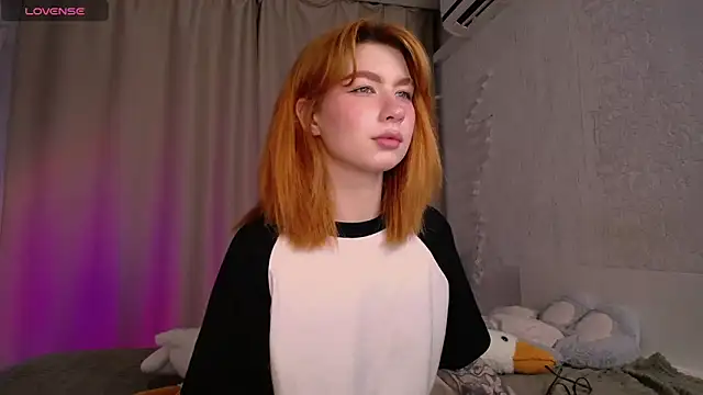 Snapshot of Evaa_Moonn_ chatting on September 2025 11:05:02 PM Evaa Moonn  online show from September 2025 11:05:02 PM