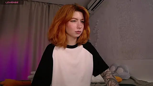 Snapshot of Evaa_Moonn_ chatting on September 2025 05:29:02 AM Evaa Moonn  online show from September 2025 05:29:02 AM