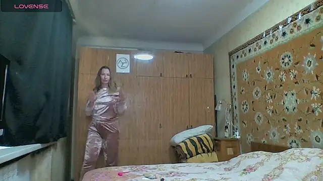 AnnaXLovers online show from October 2025 01:34:01 PM