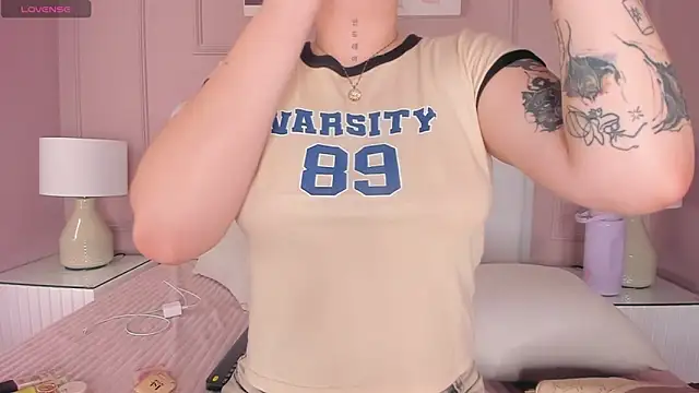 Danee 19  online show from December 2025 10:19:02 AM