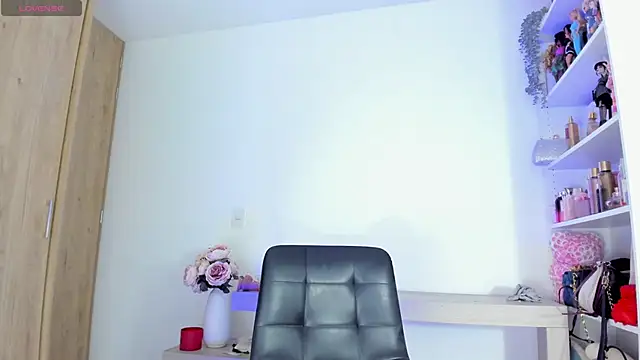 khloelatin online show from November 2025 09:51:02 PM