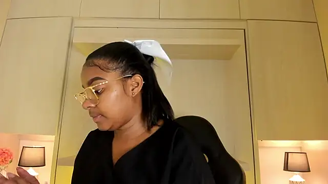 tamaraa smiith online show from November 2025 07:36:03 PM