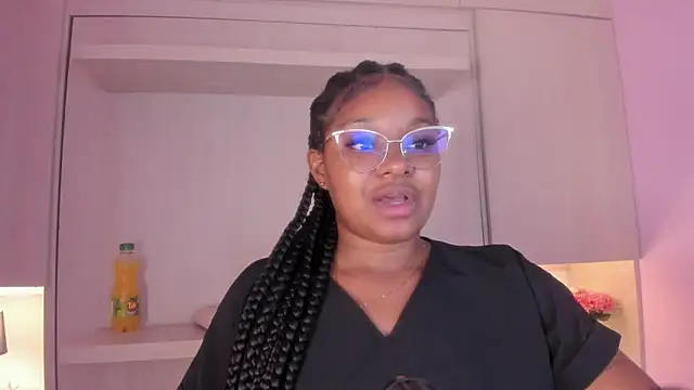 tamaraa smiith online show from October 2025 07:58:02 PM