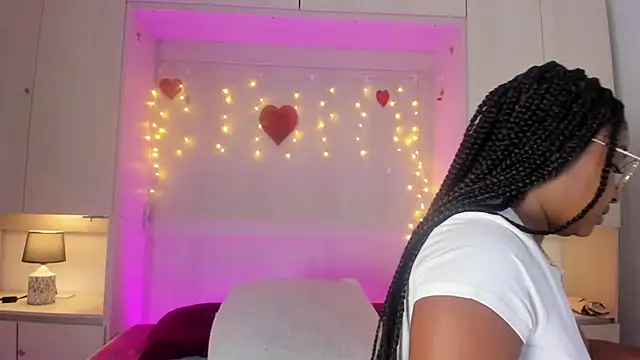 tamaraa smiith online show from March 2026 07:42:01 PM