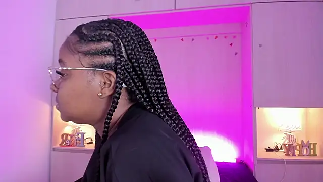 tamaraa smiith online show from December 2025 07:50:01 PM