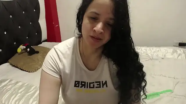 Katty Bones online show from October 2025 02:04:01 PM