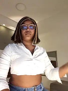 Adelehottman online show from November 2025 12:05:01 PM