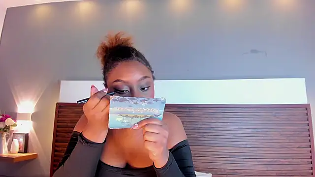 Adelehottman online show from November 2025 12:10:02 PM