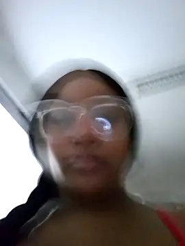 Adelehottman online show from October 2025 12:17:02 PM