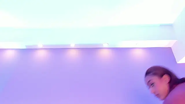 Adelehottman online show from March 2026 04:08:01 PM