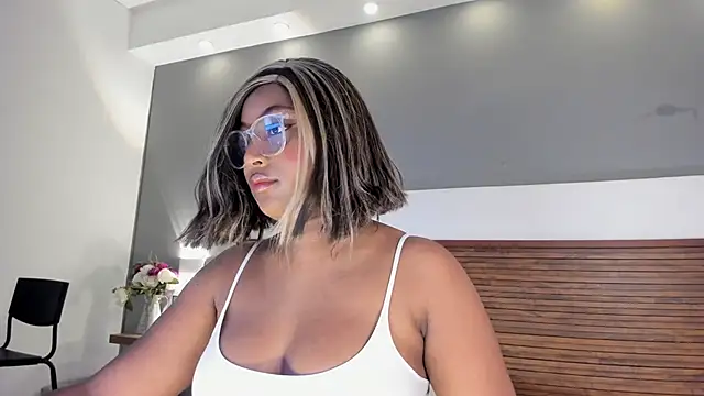 Adelehottman online show from November 2025 12:16:01 PM