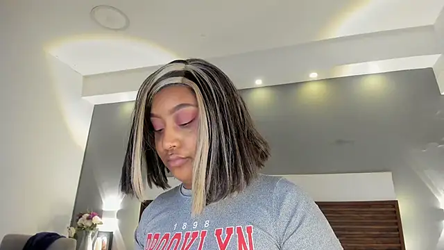 Adelehottman online show from December 2025 12:15:02 PM