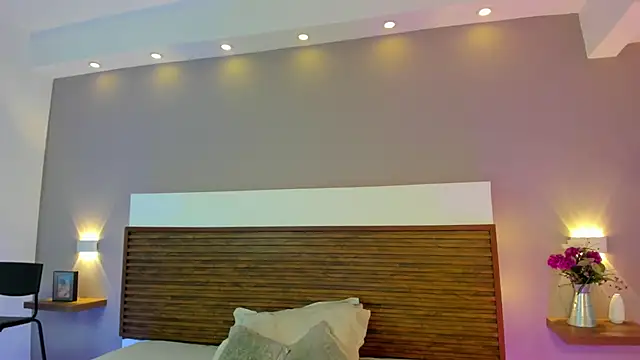 Adelehottman online show from March 2026 12:33:02 PM