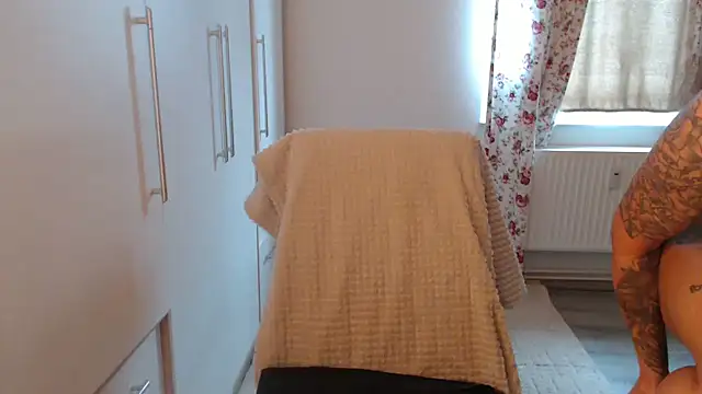 Davinja online show from December 2025 11:42:01 AM